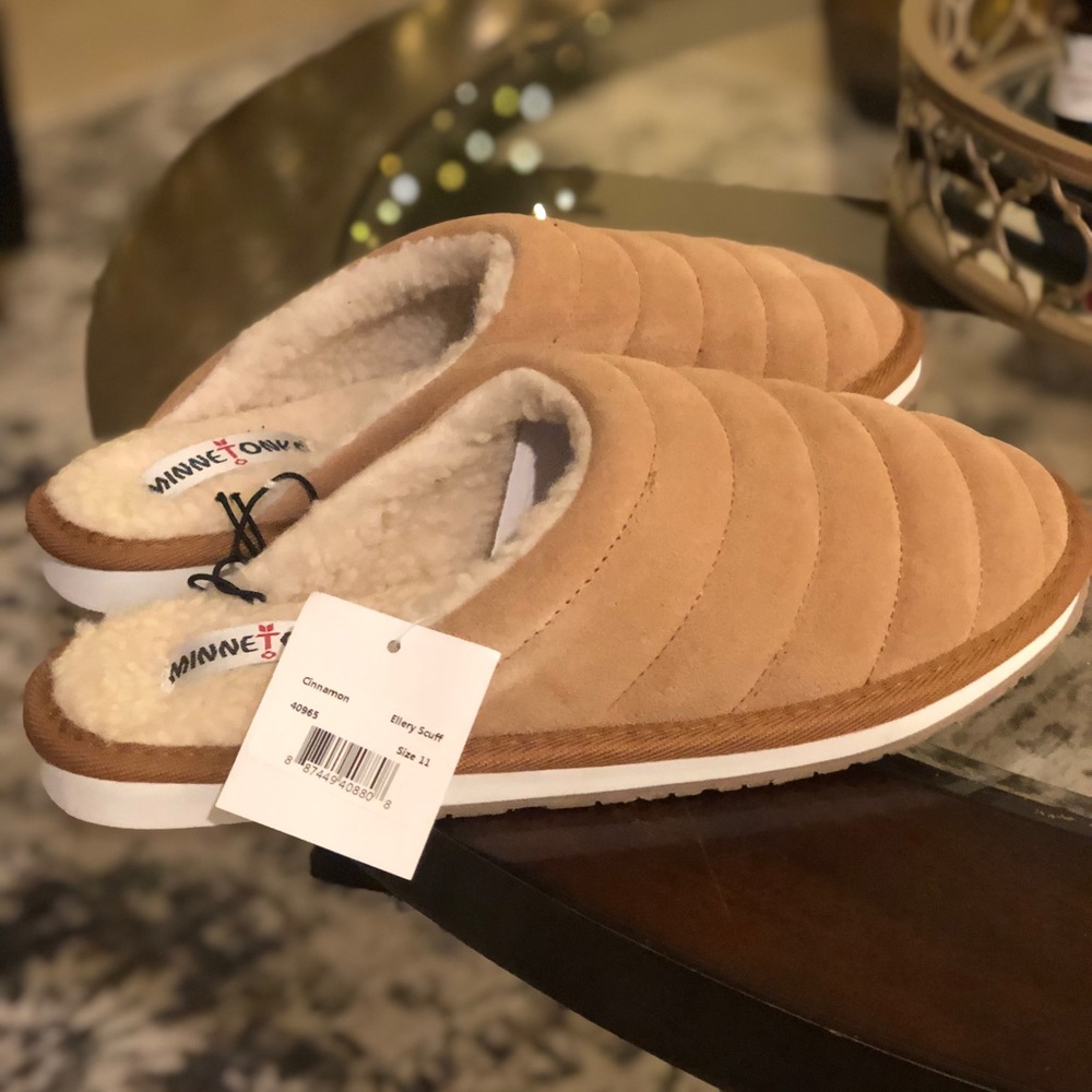 NWT Minnetonka Ellery Scuff Slippers